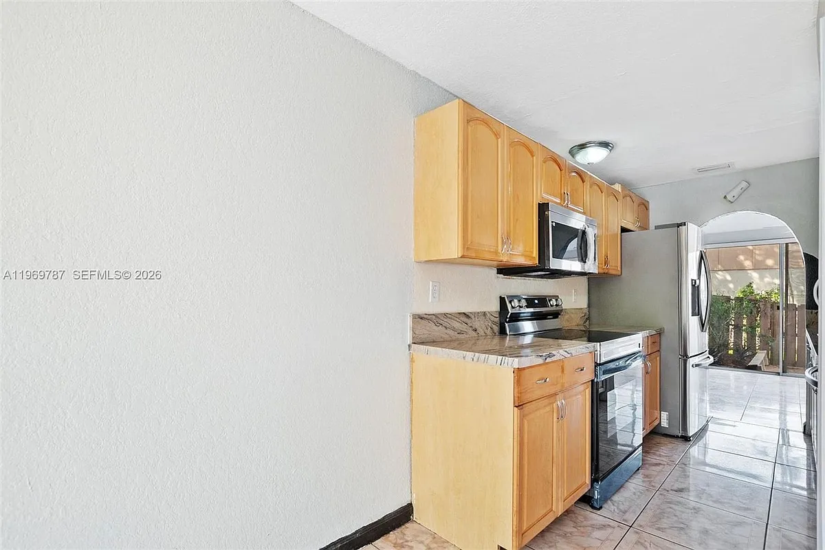 Building Photo - 833 NW 82nd Ave #6