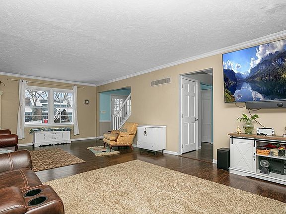 4th image of 3218 E Lake Dr N
