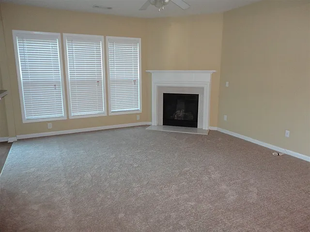 3 bed, 2.5 bath, 1894 sqft, $2,335 — Photo 3