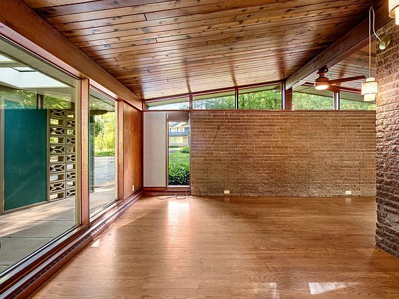 5th image of 1952 Woodridge Cir