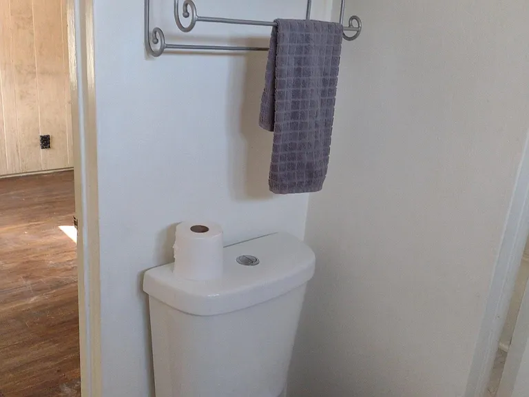 703 E Jefferson Ave — Photo 5