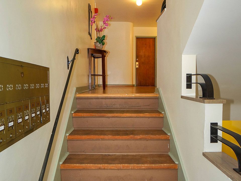 Kingsford Lobby Area