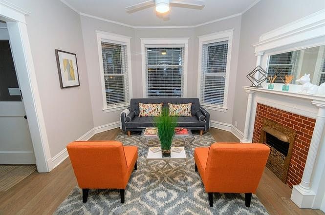 1st image of 1052 N Leavitt St #1