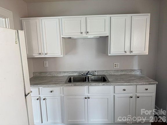3rd image of 1008 N Jackson St