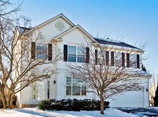 2707 Providence Ln, Lindenhurst, IL 60046