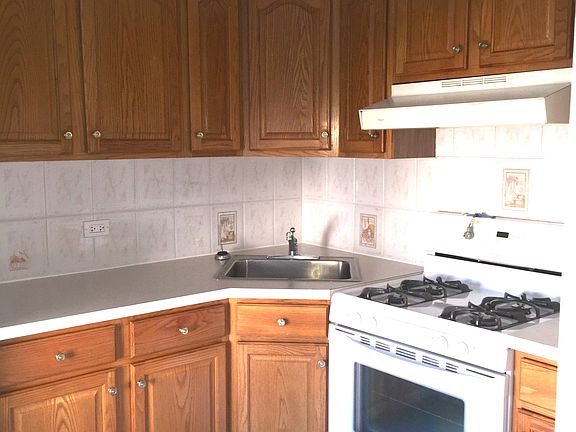 5th image of 5 1st Pl APT 3