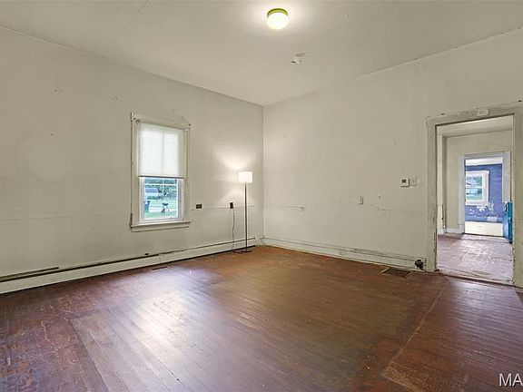 3rd image of 209 W 6th South St