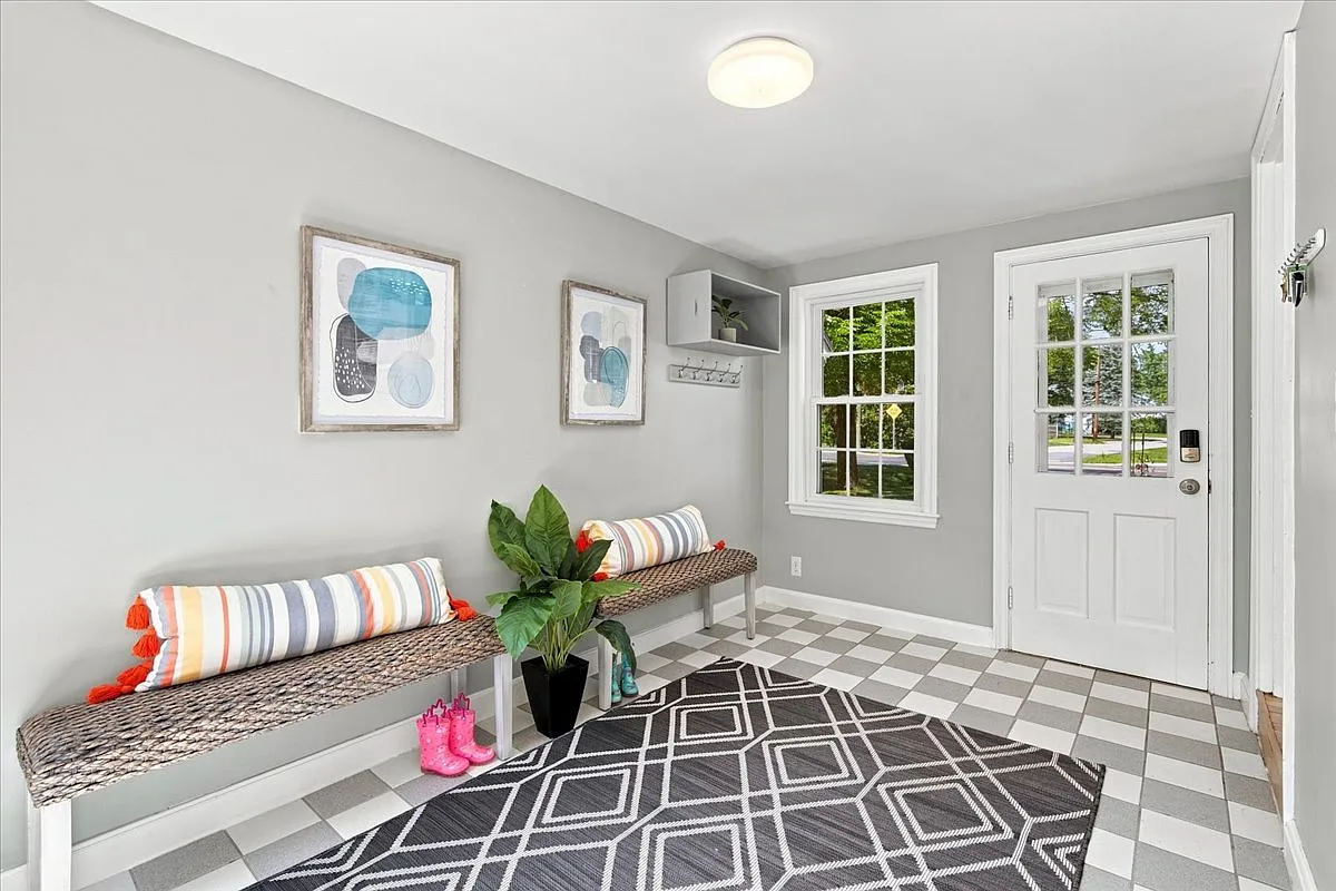3 bed, 1.5 bath, 1788 sqft, $3,700 — Photo 3