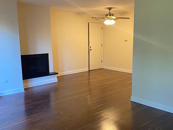 3rd image of 827 S Dwyer Ave APT D