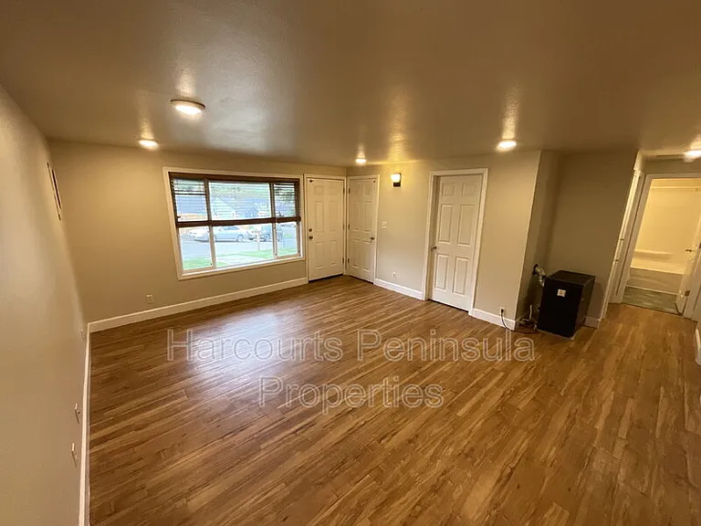 1742 Anderson St — Photo 5