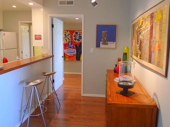 10240 Camarillo St, North Hollywood, CA 91602