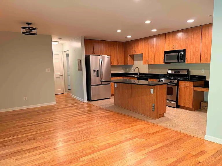 1117 Primrose Ct #301 — Photo 3