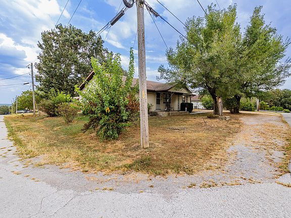 4th image of 502 S Pear Street