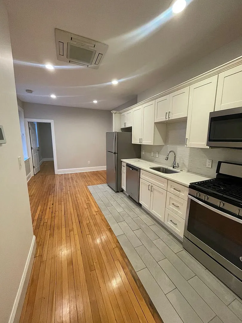 9/1- No Fee! Renovated 1.5BR in Allston near T, Mass Pike — Photo 2