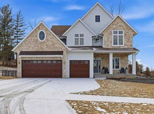416 Auburn Ridge Rd, Coralville, IA 52241