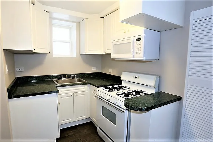 3517-21 W Grace St #1W — Photo 4
