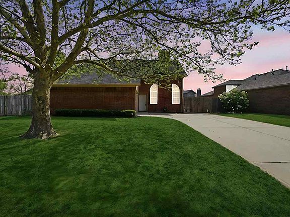 2nd image of 3036 NE Stratford Cir