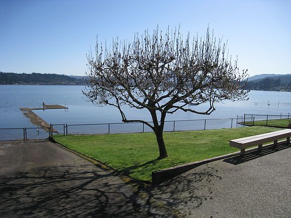 2nd image of 3002 W Lake Sammamish Pkwy SE