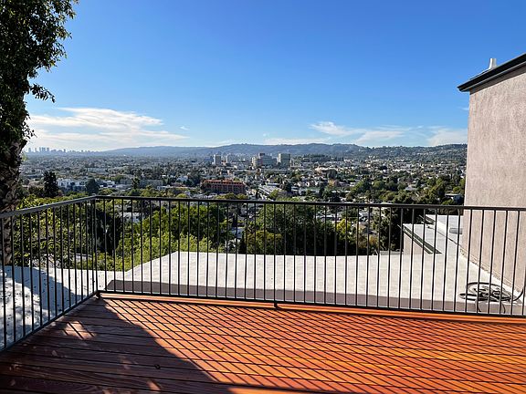 2nd image of 1833 Edgecliffe Dr APT 1