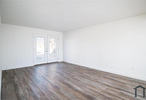 5th image of 3358 N 15th Ave APT 16