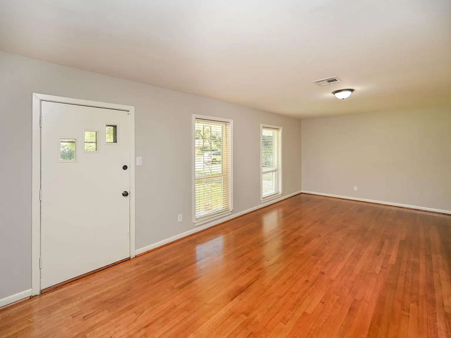 3 bed, 2.0 bath, 1216 sqft, $1,500 — Photo 3