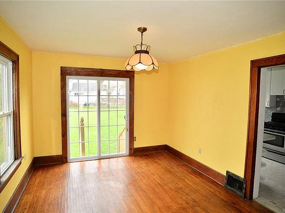 2nd image of 48 Allen St