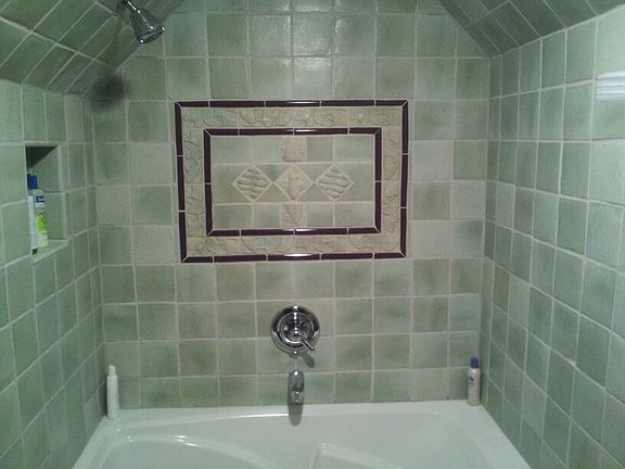 Second floor bathroom w/tile