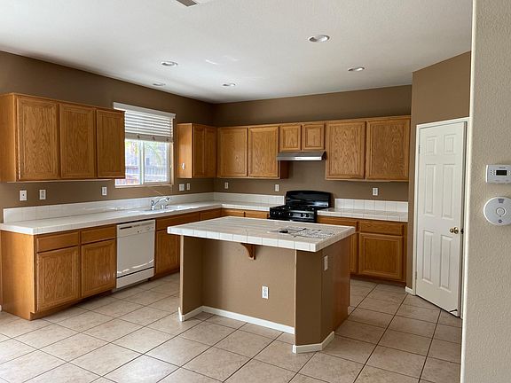 3rd image of 7740 Alderwood Ave