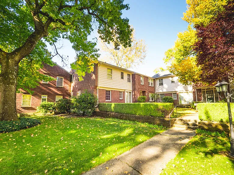 Colonial Park Apartments - Comfortable Living with a $99 Deposit Move-In Special — Photo 20
