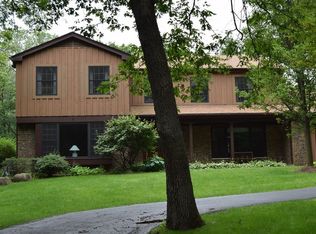 8413 Crystal Springs Rd, Woodstock, IL 60098