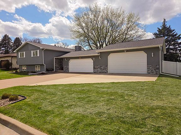 2nd image of 1470 Country Club Ct