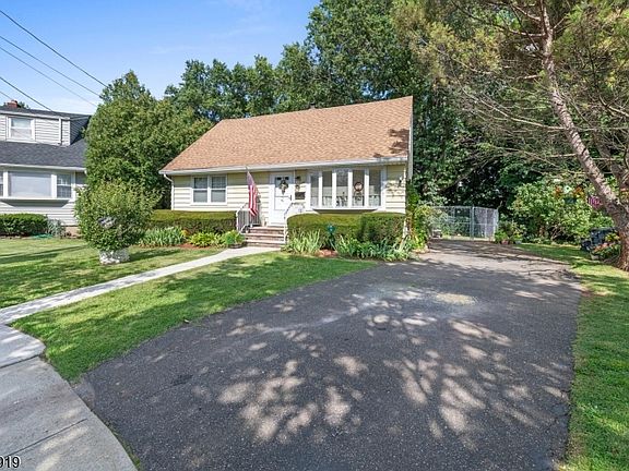 3rd image of 18 Seton Ln
