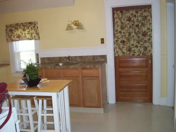 108 Avoca St Floor 2, Syracuse, NY 13204