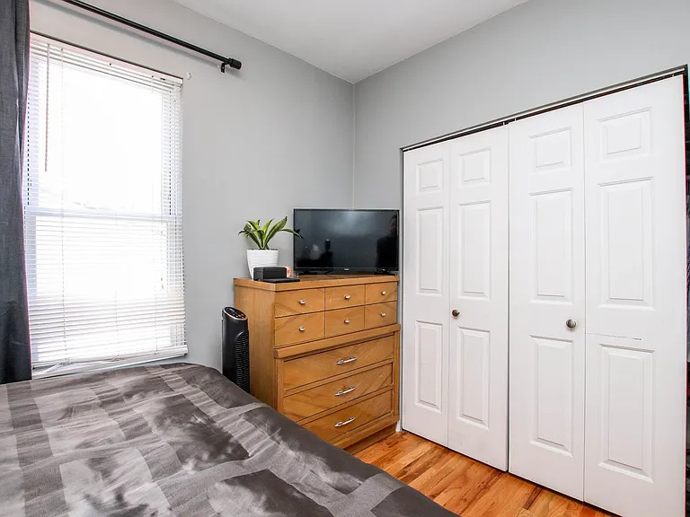 2040 W Charleston St #2R — Photo 6