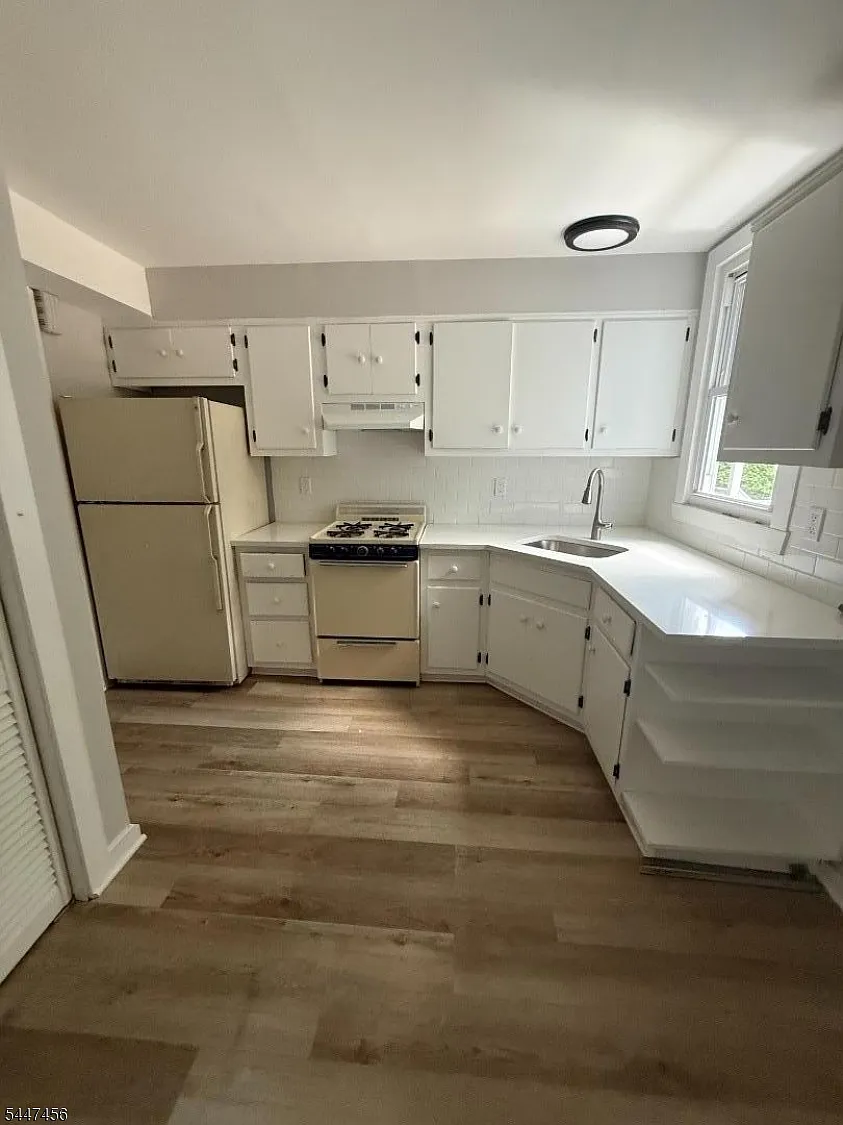 2 bed, 1.0 bath, $2,300 — Photo 3