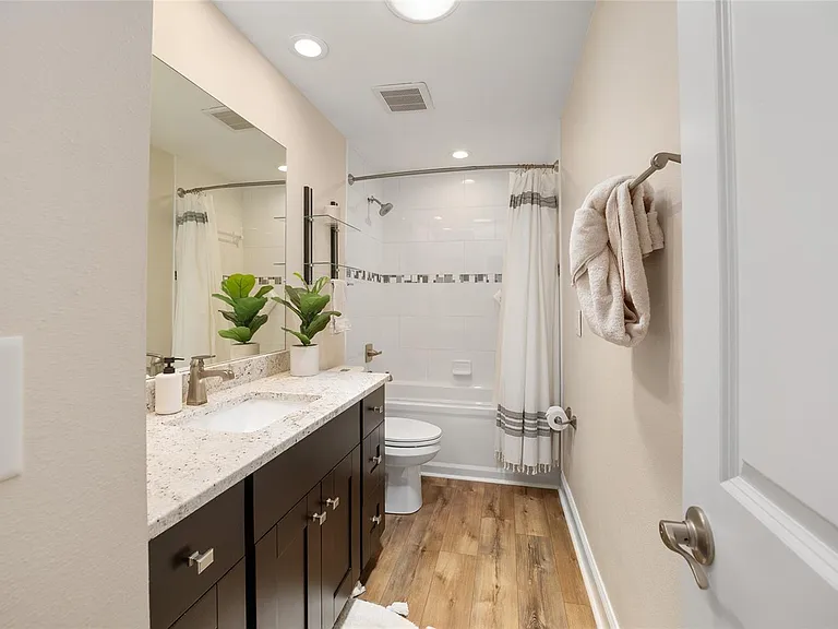8140 NW 48th Ln — Photo 35