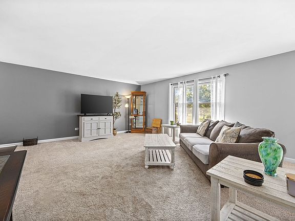 4th image of 808 South Rd