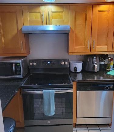3rd image of 60 Strawberry Hill Ave Unit 1218