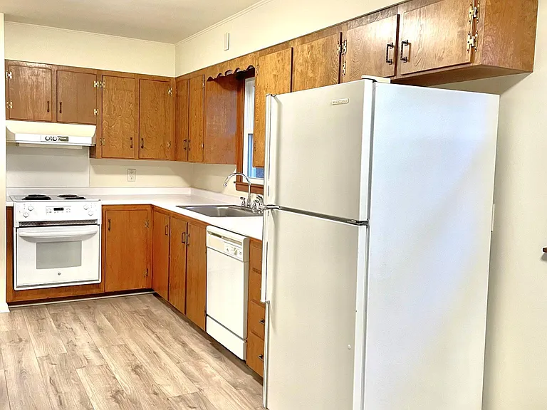 2 Ridgewood Dr — Photo 3