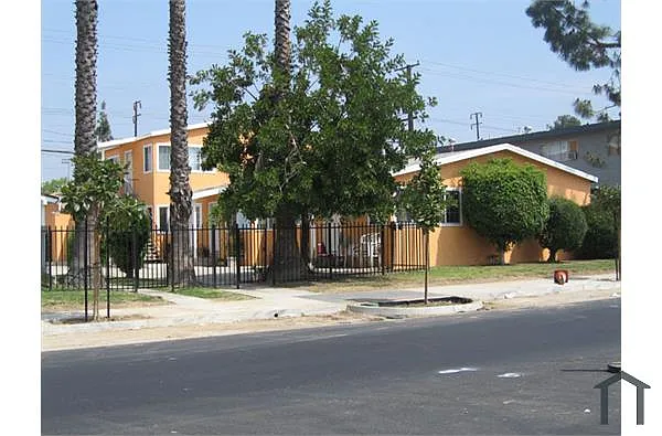 Building Photo - 401 W Valencia Dr