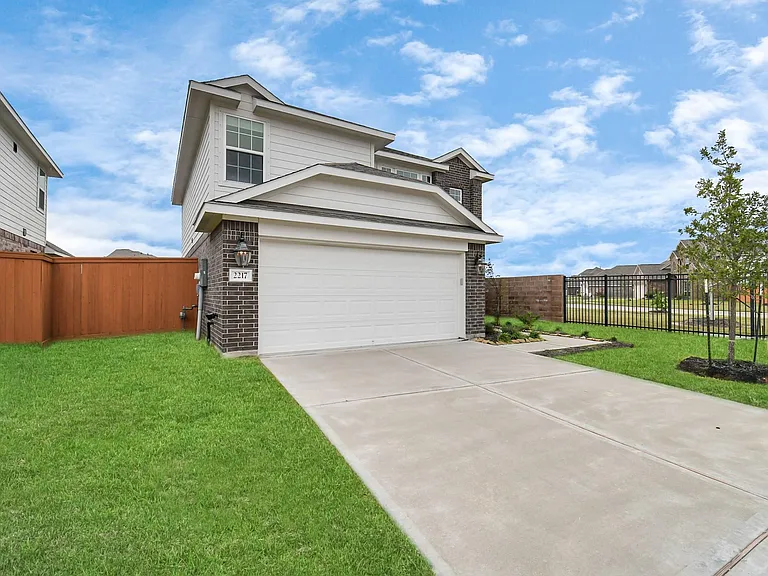 2217 Windy Grove Dr — Photo 3