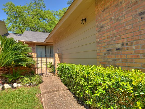 3rd image of 7211 Lakewood Dr APT 123
