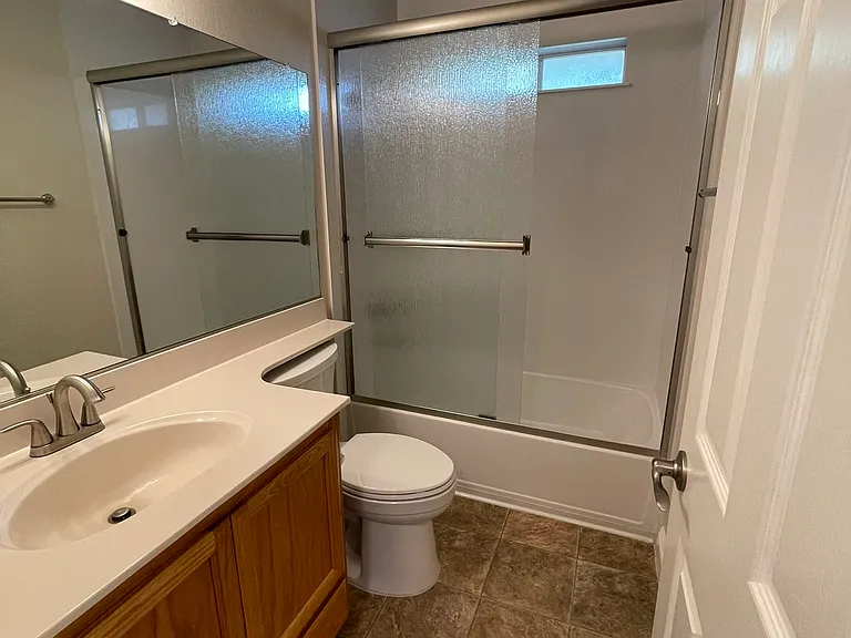 2422 V St #4 — Photo 8