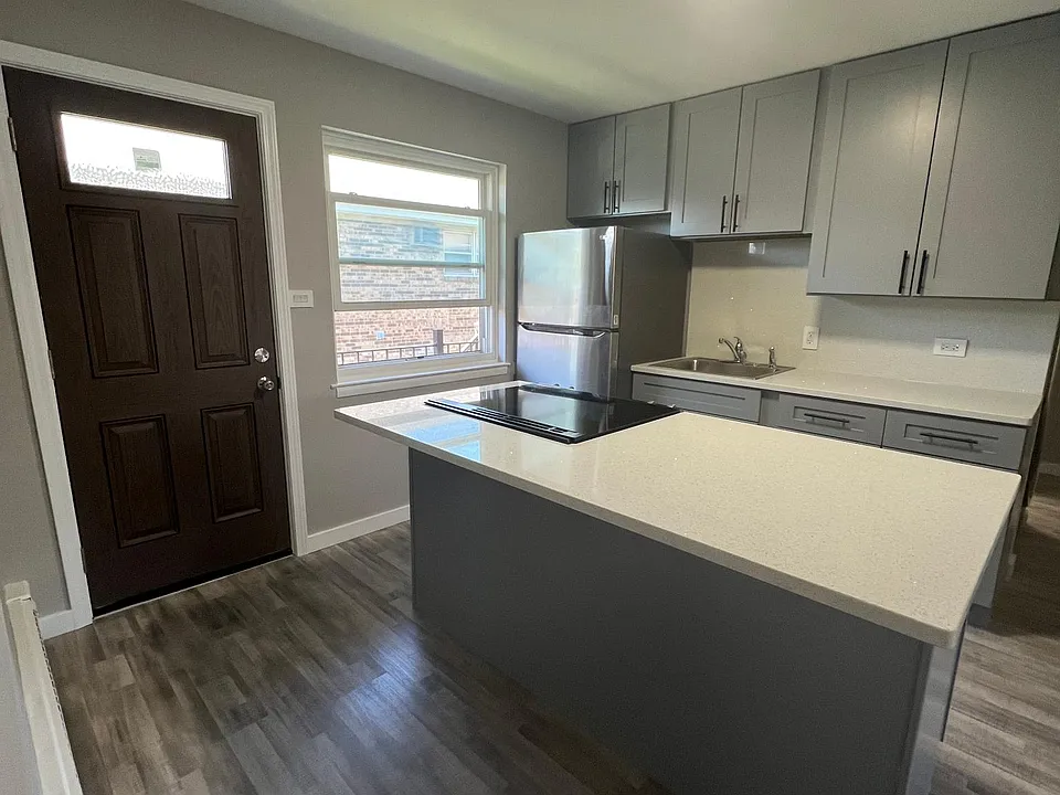 124 Douglas Ave #6