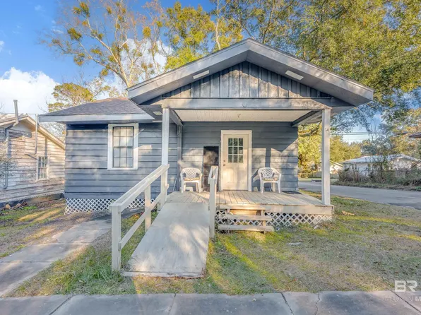 14 Southern St, Chickasaw, AL 36611