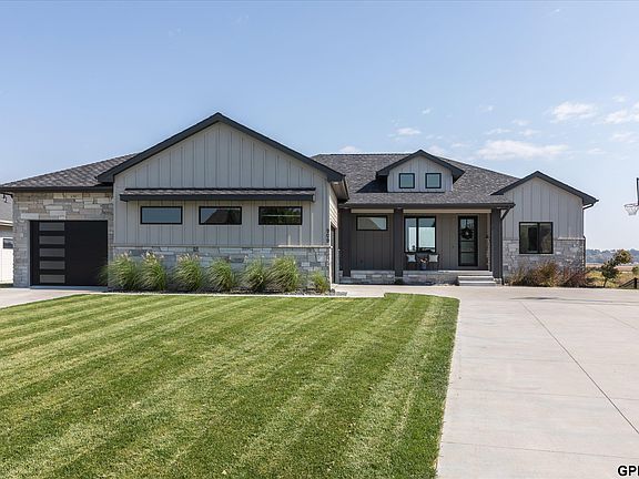 5th image of 909 S 243rd St