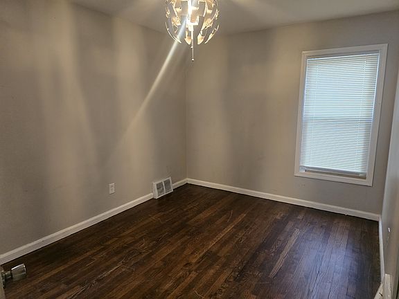 5th image of 83 S Edith St