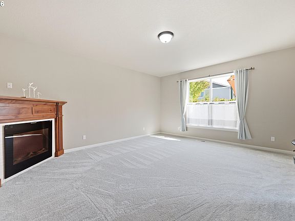 4th image of 2967 25th Ave