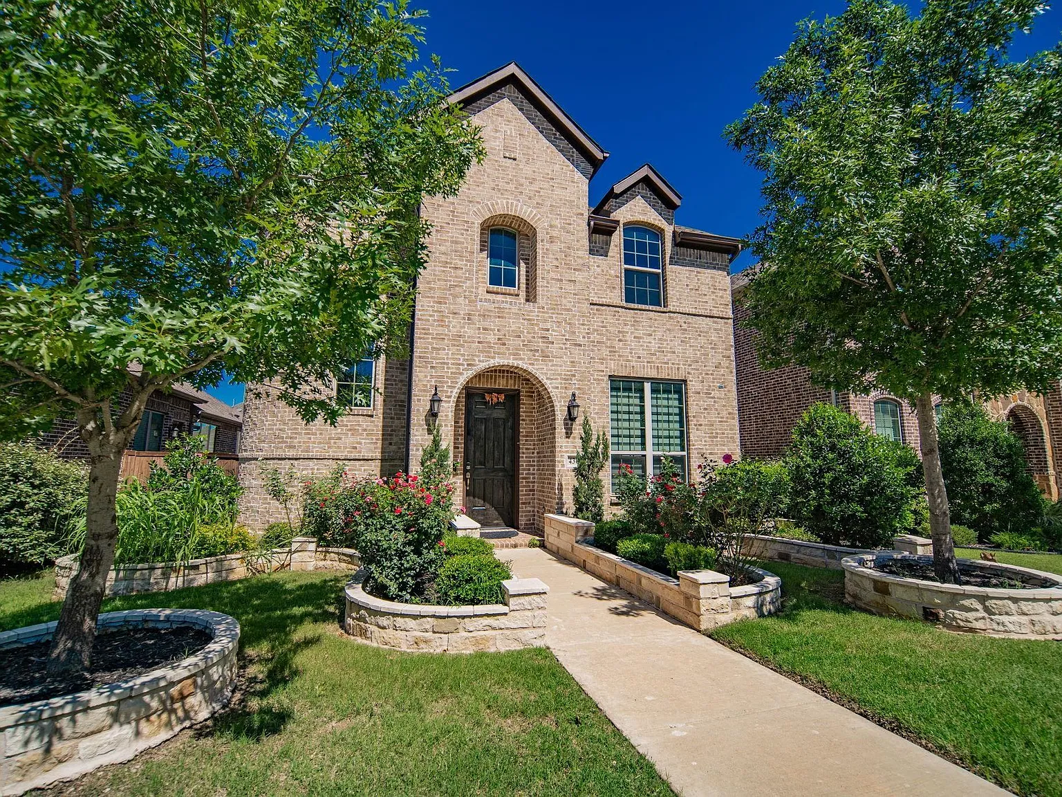 4 bed, 3.5 bath, 2757 sqft, $3,200 — Photo 2