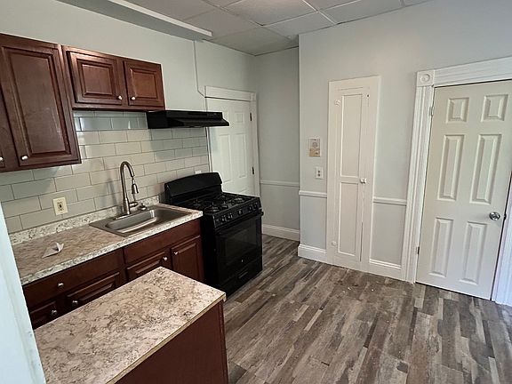 2nd image of 271 Woonasquatucket Ave APT 4